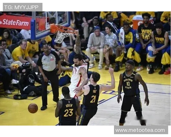 勇士与雄鹿激战正酣NBA直播精彩瞬间回顾与分析